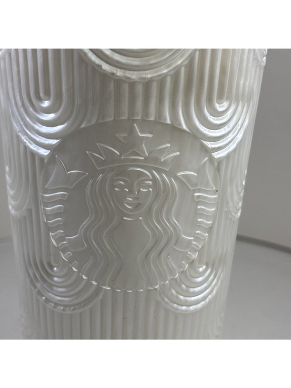 Starbucks Spring 2022 White Pearl Shell Mermaid Scales Tumbler 24 oz (no straw) - Picture 3 of 4